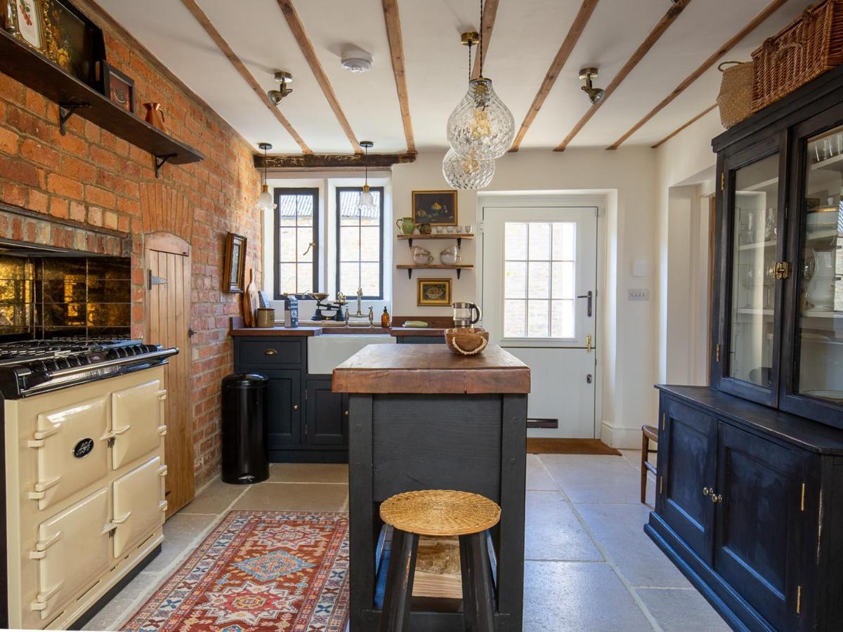 Little Oakley Cottage Sandford St Martin Exteriör bild